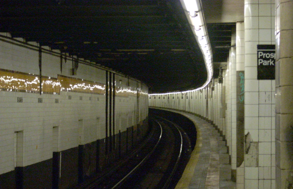 New_York_City_Subway._15th_on_F